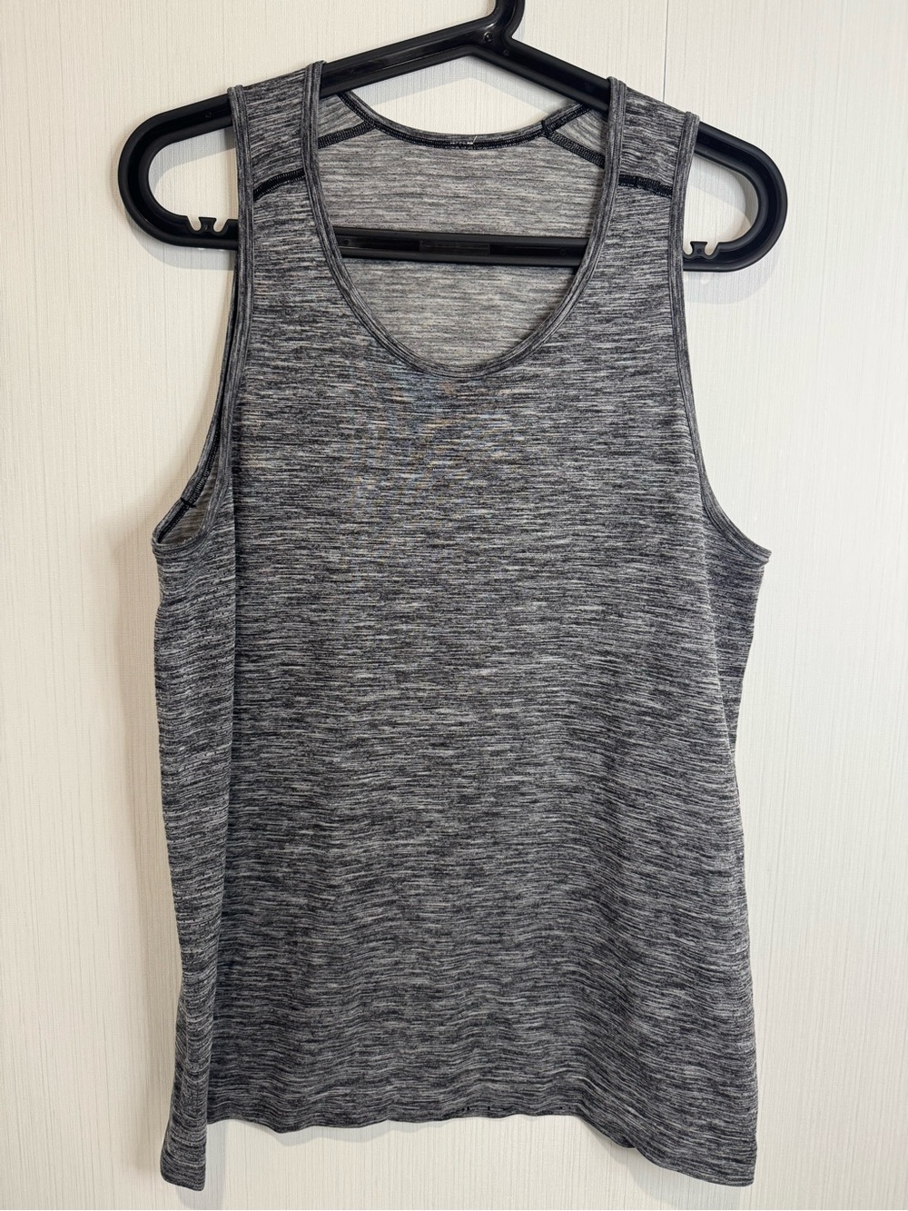 Lululemon Men’s Tank. Grey Charcoal Black. Medium.